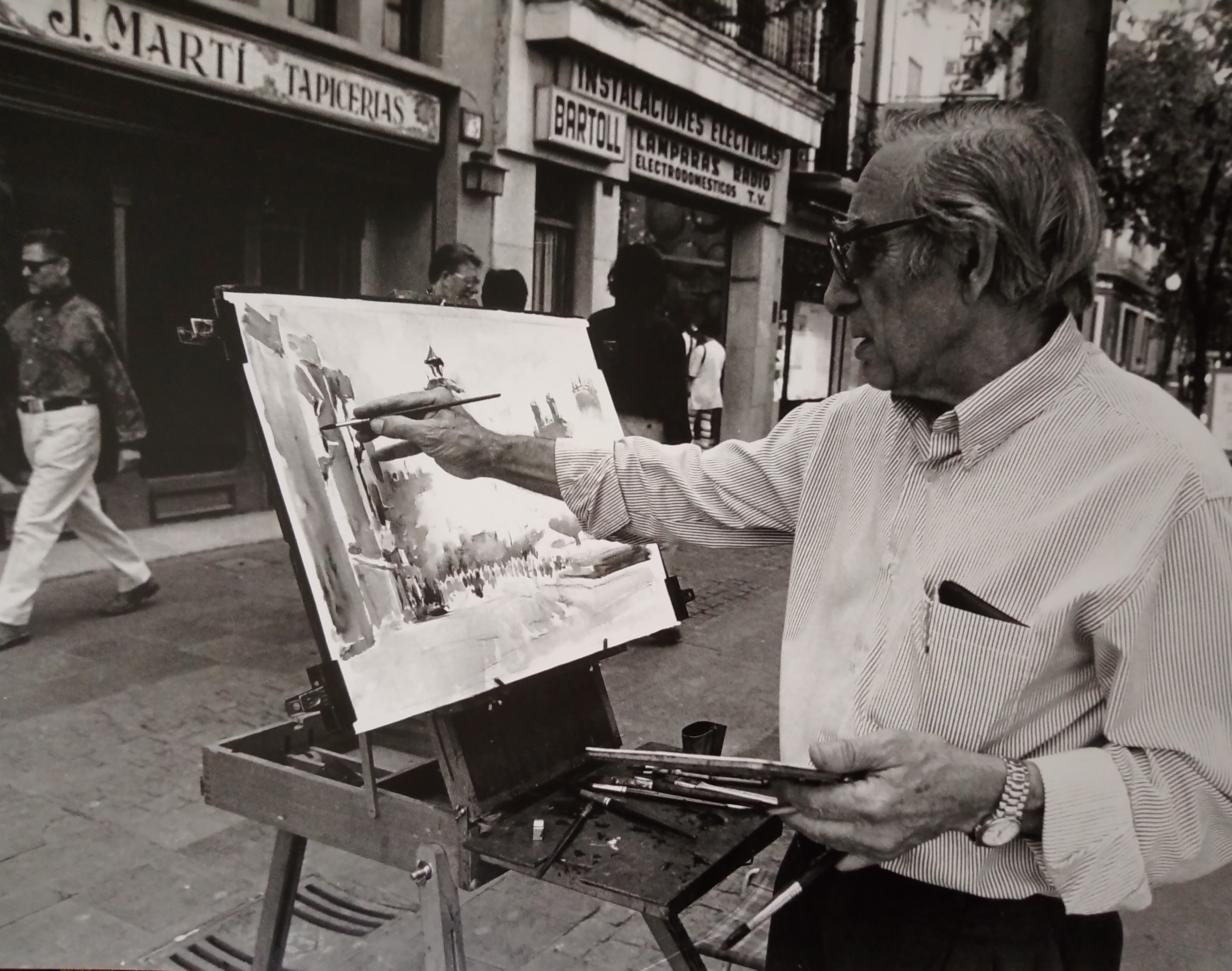 Vidal Serrulla pintando en una calle de Castellón